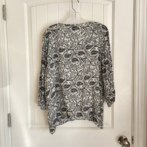 New Directions Black & White Paisley V-Neck Tunic Top With Lace Detail - Picture 3 of 8